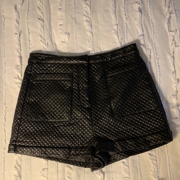 Topshop Quilted Black Shorts - Picture 4 of 10